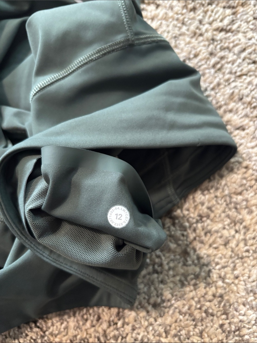 Lululemon Base Pace High-Rise Reflective Short 8" size 12 - Picture 5 of 5